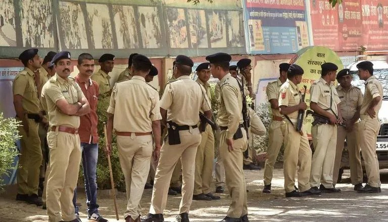 ಗುಜರಾತ್:‌ ಐಎಎಸ್‌ ಅಧಿಕಾರಿಯನ್ನು ಒತ್ತೆಯಾಳಾಗಿರಿಸಿ ಥಳಿತ, ಮೂವರ ಬಂಧನ