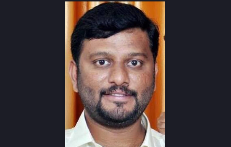 ಕುತೂಹಲ ಮೂಡಿಸಿದ ಹಾಸನ ಜೆಡಿಎಸ್ ಟಿಕೆಟ್ ಆಕಾಂಕ್ಷಿ ಸ್ವರೂಪ್ - ರೇವಣ್ಣ ಭೇಟಿ