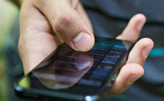 ಮುಂಬೈ: ಮೊಬೈಲ್ ನೋಡಲು ಬಿಡಲಿಲ್ಲ ಎಂಬ ಕಾರಣಕ್ಕೆ ಆತ್ಮಹತ್ಯೆಗೈದ ಬಾಲಕಿ