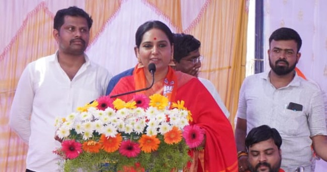 ನಟಿ ಶೃತಿ ವಿರುದ್ಧ ಚುನಾವಣಾ ಆಯೋಗಕ್ಕೆ ದೂರು ನೀಡಿದ ಜೆಡಿಎಸ್