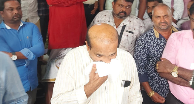 ಕೈ ತಪ್ಪಿದ ಟಿಕೆಟ್: ಪಕ್ಷದ ನಡೆ ನೋವು ತಂದಿದೆ ಎಂದು ಕಣ್ಣೀರಿಟ್ಟ ಉಡುಪಿ ಶಾಸಕ ರಘುಪತಿ ಭಟ್ ಕೈ ತಪ್ಪಿದ ಟಿಕೆಟ್: ಪಕ್ಷದ ನಡೆ ನೋವು ತಂದಿದೆ ಎಂದು ಕಣ್ಣೀರಿಟ್ಟ ಉಡುಪಿ ಶಾಸಕ ರಘುಪತಿ ಭಟ್