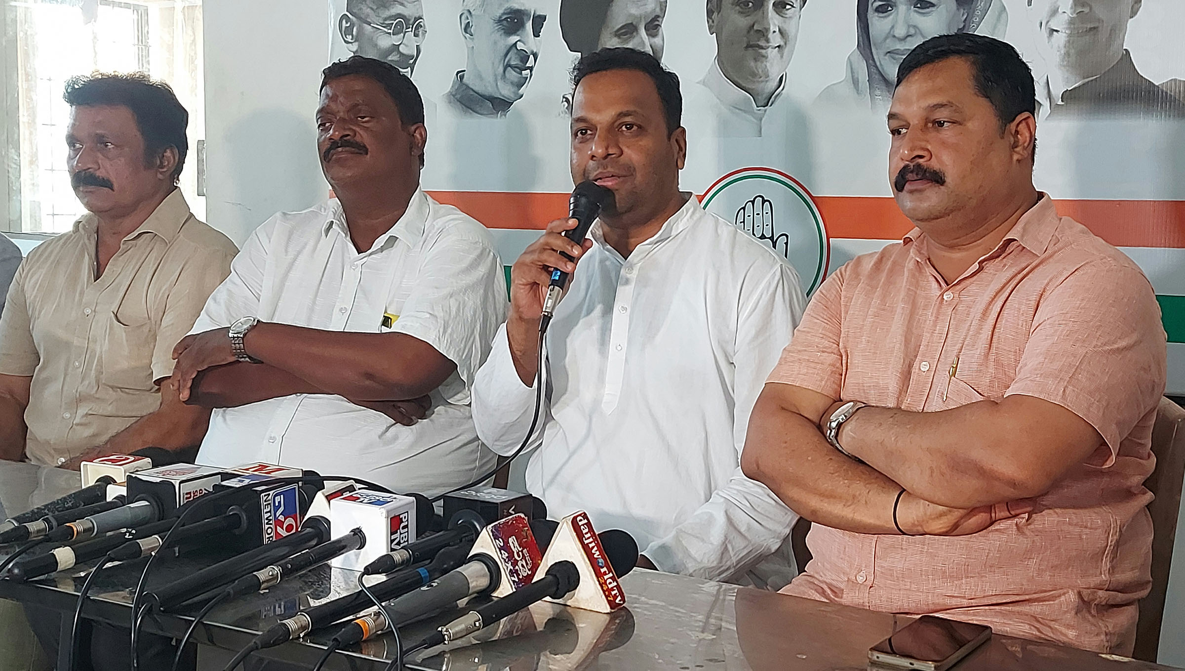 ಕಾಂಗ್ರೆಸ್ ಪಕ್ಷದ ಪ್ರಣಾಳಿಕೆ ಮುಂದಿಟ್ಟು ಚುನಾವಣಾ ಸ್ಪರ್ಧೆ: ಪ್ರಸಾದ್‌ ರಾಜ್ ಕಾಂಚನ್