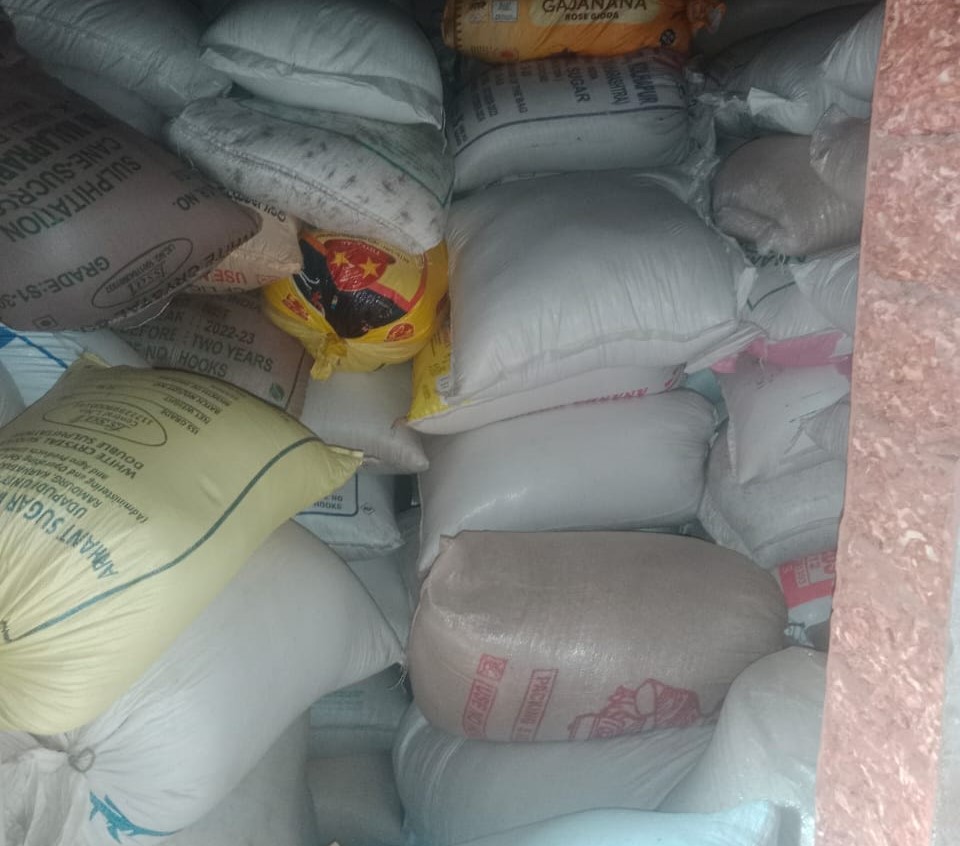 ವಿಟ್ಲ : ದಾಖಲೆಯಿಲ್ಲದೆ ಸಾಗಾಟ ಮಾಡುತ್ತಿದ್ದ 200 ಚೀಲ ಅಕ್ಕಿ ವಶ