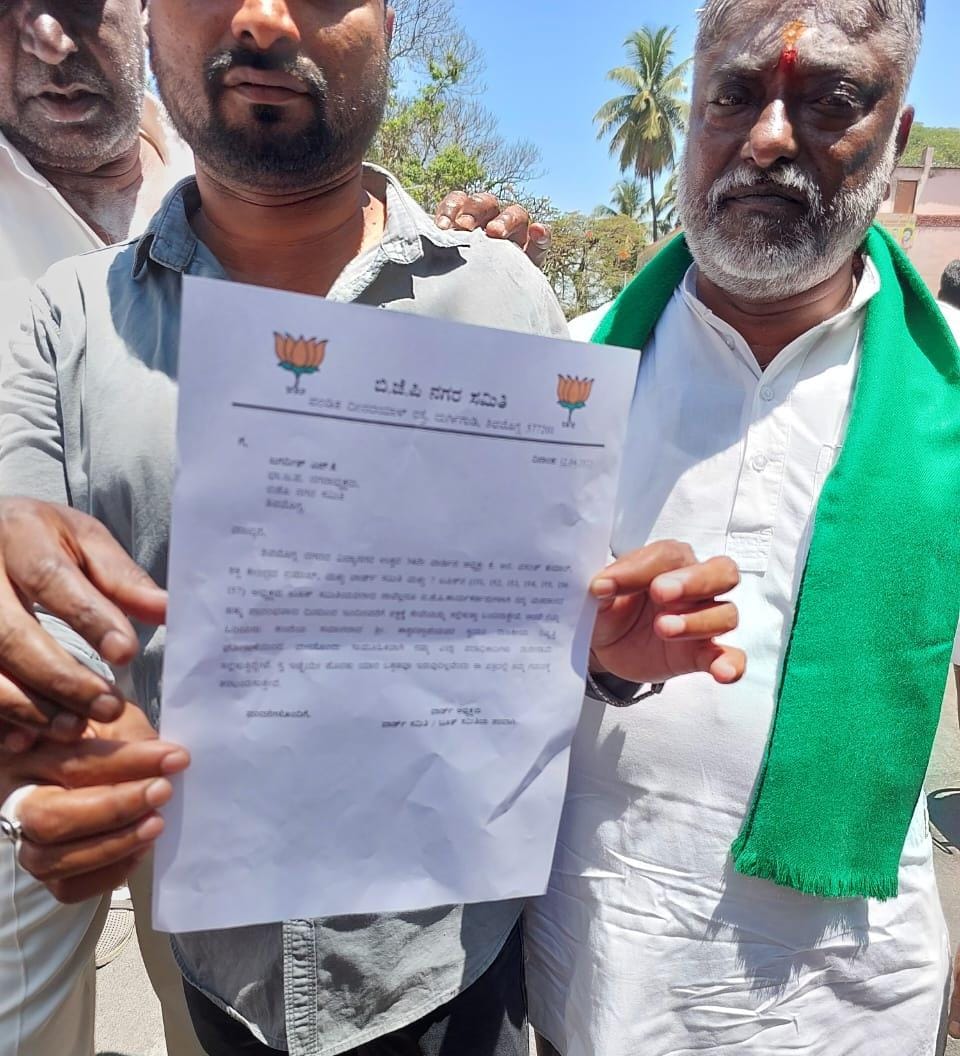 ಈಶ್ವರಪ್ಪ ನಿವೃತ್ತಿ ಘೋಷಣೆ ಬೆನ್ನಲ್ಲೇ ಶಿವಮೊಗ್ಗ ಪಾಲಿಕೆಯ ಮೇಯರ್, ಉಪಮೇಯರ್ ಸೇರಿ 19 ಸದಸ್ಯರಿಂದ ರಾಜೀನಾಮೆ