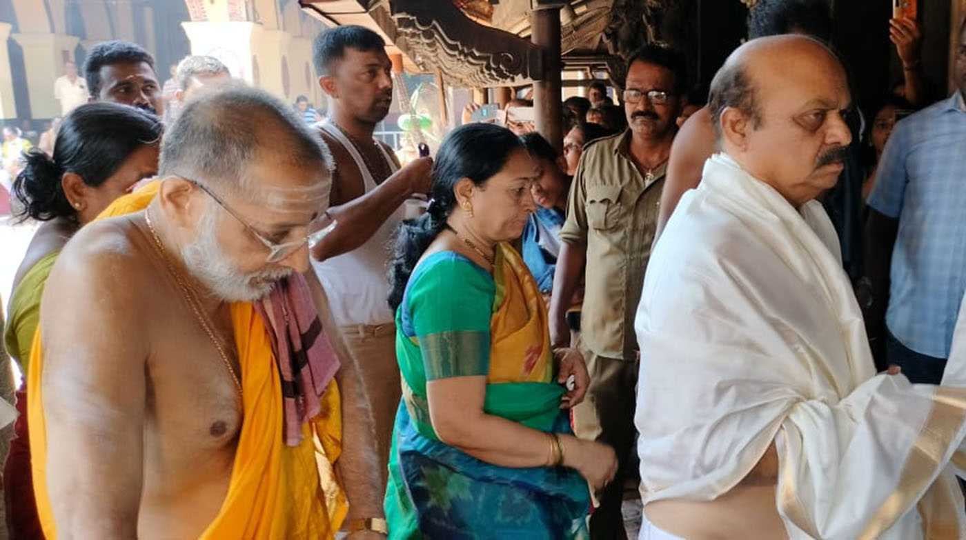 ಕೊಲ್ಲೂರಿನಲ್ಲಿ ಮುಖ್ಯಮಂತ್ರಿ ಬೊಮ್ಮಾಯಿ ಕೊಲ್ಲೂರಿನಲ್ಲಿ ಮುಖ್ಯಮಂತ್ರಿ ಬೊಮ್ಮಾಯಿ