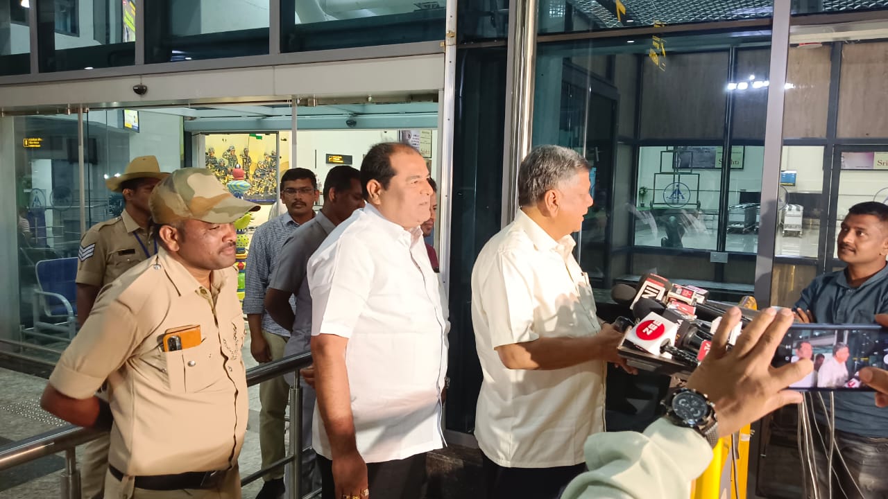 ನನಗೆ ಟಿಕೆಟ್ ಸಿಗುವುದು ಖಚಿತ: ದೆಹಲಿಯಿಂದ ವಾಪಸ್ ಆದ ಜಗದೀಶ್ ಶೆಟ್ಟರ್