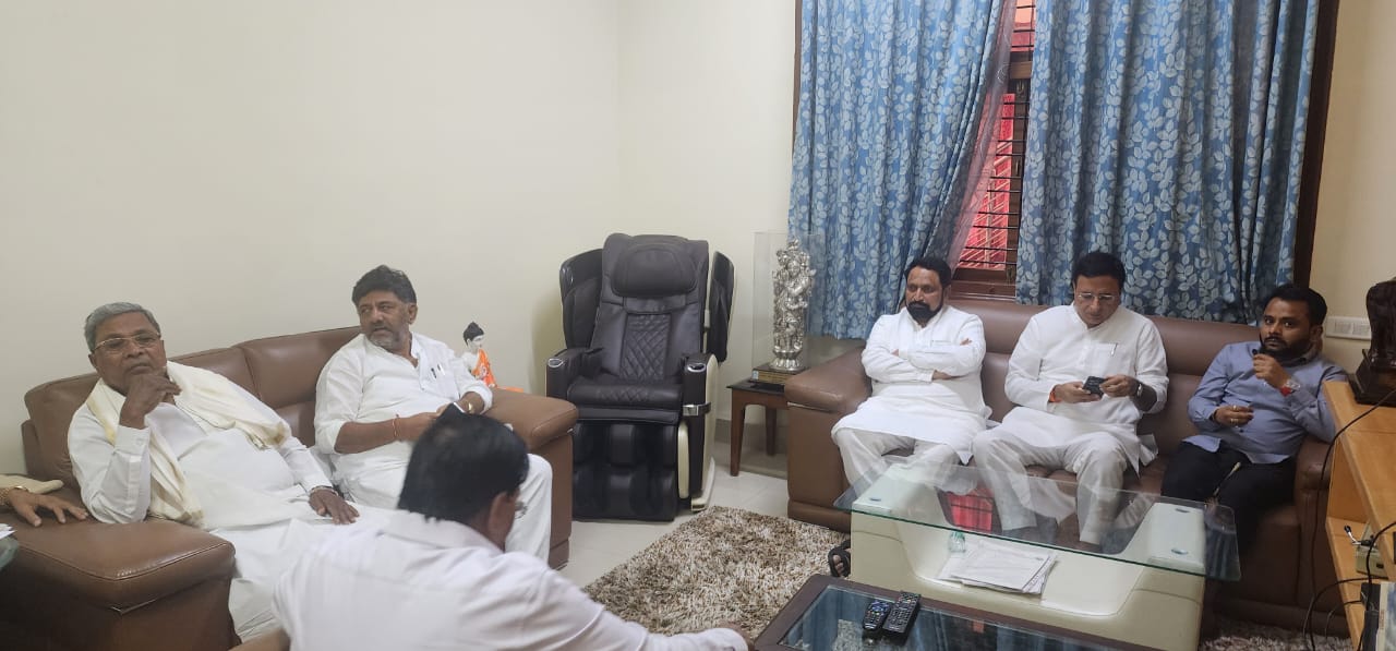 ಡಿಕೆಶಿ​, ಸುರ್ಜೆವಾಲಾ ಜೊತೆ ಸಿದ್ದರಾಮಯ್ಯ ನಿವಾಸಕ್ಕೆ ಆಗಮಿಸಿದ ಲಕ್ಷ್ಮಣ ಸವದಿ