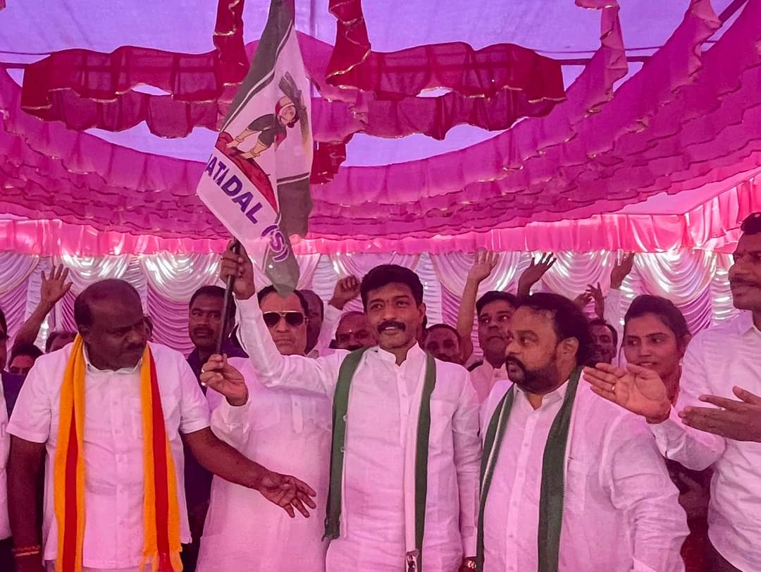 ಕಾಂಗ್ರೆಸ್ ಟಿಕೆಟ್ ವಂಚಿತ ಮಾಜಿ MLC ರಘು ಆಚಾರ್ ಜೆಡಿಎಸ್ ಸೇರ್ಪಡೆ