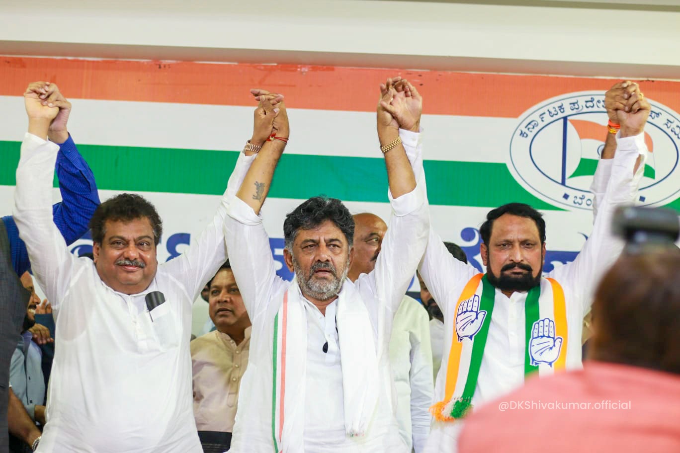 KPCC ಕಚೇರಿಯಲ್ಲಿ ಕಾಂಗ್ರೆಸ್​ ಸೇರ್ಪಡೆಯಾದ ಲಕ್ಷ್ಮಣ ಸವದಿ