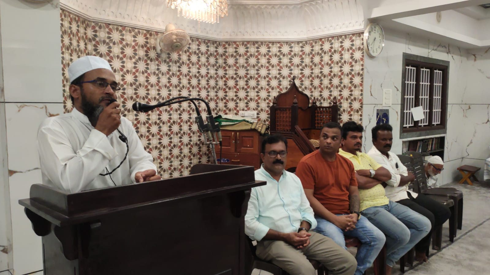 ಪರಸ್ಪರರ ಧರ್ಮವನ್ನು ಗೌರವಿಸುತ್ತ ಬದುಕನ್ನು ನಡೆಸಬೇಕು-ಮನಮೋಹನ್ ನಾಯ್ಕ