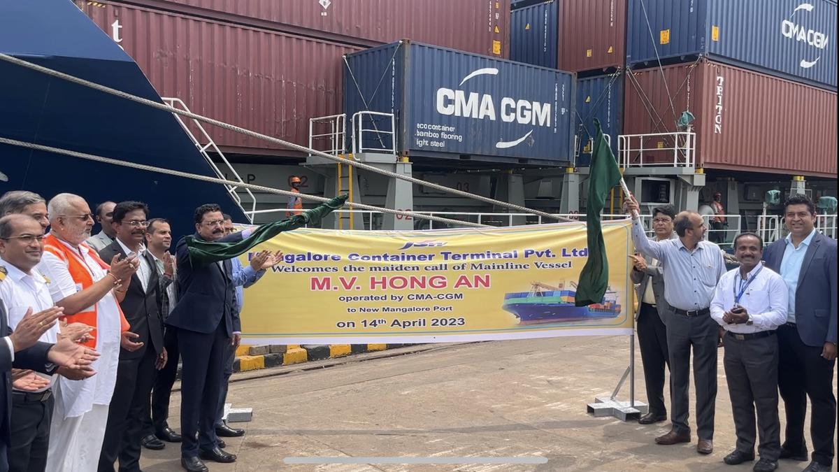 ನವಮಂಗಳೂರು ಬಂದರಿನ ಹೊಸ ಟರ್ಮಿನಲ್‌ಗೆ ಕಂಟೇನರ್‌ಗಳನ್ನು ಹೊತ್ತ ಮೊದಲ ಹಡಗು ಆಗಮನ