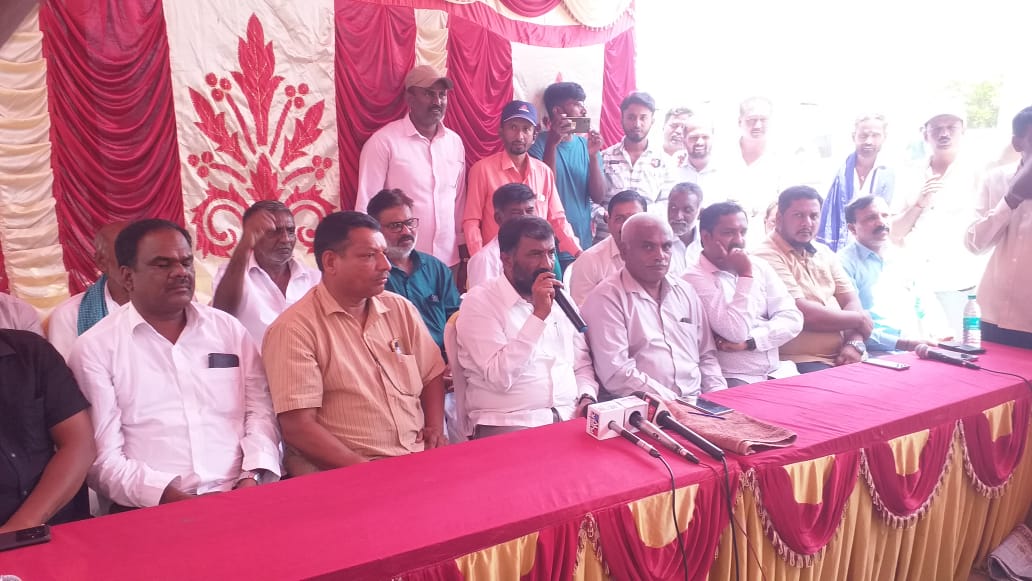 ಕೈತಪ್ಪಿದ ಕಾಂಗ್ರೆಸ್ ಟಿಕೆಟ್: ಪಕ್ಷೇತರ ಅಭ್ಯರ್ಥಿಯಾಗಿ ನಾಮಪತ್ರ ಸಲ್ಲಿಸಲು ನಿರ್ಧರಿಸಿದ ವಿ. ನಾರಾಯಣ ಸ್ವಾಮಿ