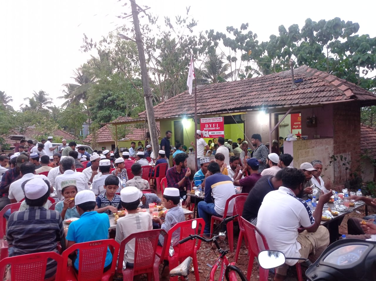 ಮೊಂಟೆಪದವು: DYFI ವತಿಯಿಂದ ಸೌಹಾರ್ದ ಇಫ್ತಾರ್ ಕೂಟ