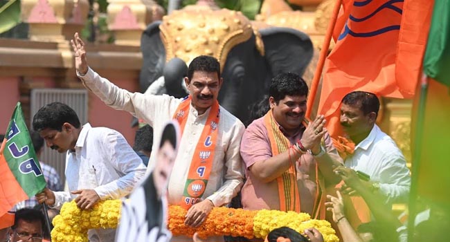 ಮಂಗಳೂರು ನಗರ ದಕ್ಷಿಣ ವಿಧಾನಸಭಾ ಕ್ಷೇತ್ರದ ಬಿಜೆಪಿ ಅಭ್ಯರ್ಥಿ ವೇದವ್ಯಾಸ ಕಾಮತ್ ನಾಮಪತ್ರ ಸಲ್ಲಿಕೆ