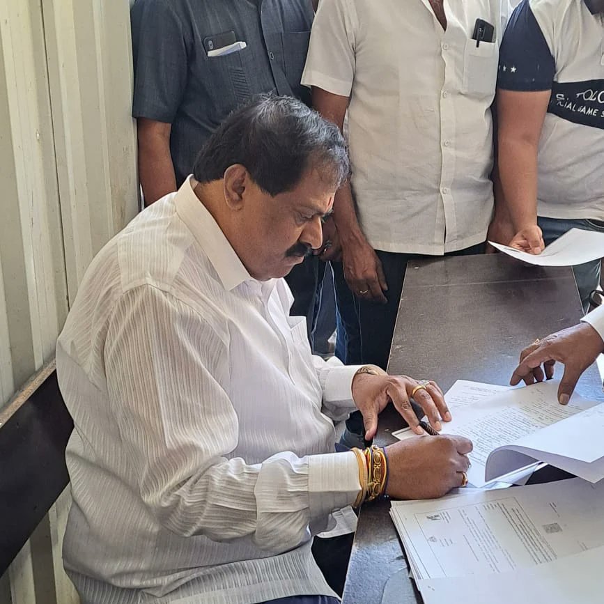 ಕಾಂಗ್ರೆಸ್ ನಿಂದ ಘೋಷಣೆಯಾಗದ ಟಿಕೆಟ್: ಪಕ್ಷೇತರ ಅಭ್ಯರ್ಥಿಯಾಗಿ ನಾಮಪತ್ರ ಸಲ್ಲಿಸಿದ ಅಖಂಡ ಶ್ರೀನಿವಾಸ್‌ ಮೂರ್ತಿ