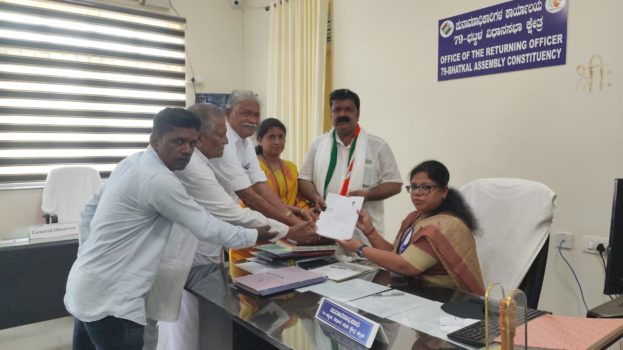ಭಟ್ಕಳ: ಕಾಂಗ್ರೆಸ್ ಅಭ್ಯರ್ಥಿ ಮಾಂಕಾಳ್ ವೈದ್ಯ ನಾಮಪತ್ರ ಸಲ್ಲಿಕೆ