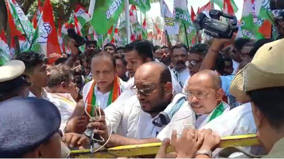 ಕಾಪು: ವಿನಯಕುಮಾರ್ ಸೊರಕೆ ನಾಮಪತ್ರ ಸಲ್ಲಿಕೆ