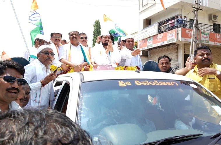 ವಿಧಾನಸಭೆ ಚುನಾವಣೆ: ಲಕ್ಷ್ಮಣ ಸವದಿ, ಆರ್.ಅಶೋಕ್ ಸೇರಿ ಮಂಗಳವಾರ 621 ಮಂದಿಯಿಂದ 770 ನಾಮಪತ್ರ ಸಲ್ಲಿಕೆ