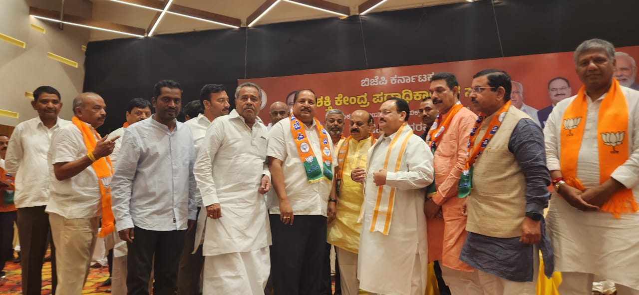 ಕಾಂಗ್ರೆಸ್ ತೊರೆದು ಬಿಜೆಪಿ ಸೇರಿದ ಮಾಜಿ ಸಂಸದ ಬಿ.ವಿ. ನಾಯಕ್