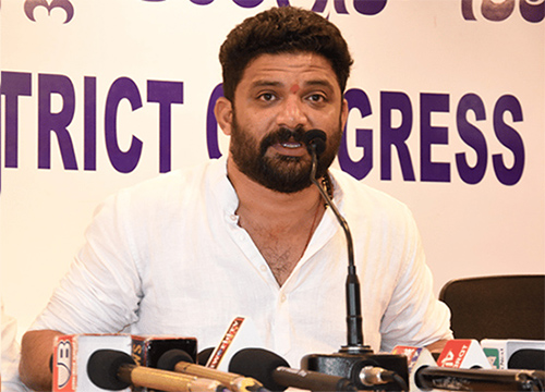 ಬಳ್ಕುಂಜೆಯಲ್ಲಿ ಕೈಗಾರಿಕೆಗೆ ಭೂ ಸ್ವಾಧೀನ ನೆಪದಲ್ಲಿ ಶಾಸಕರಿಂದ ಬೇನಾಮಿ ಆಸ್ತಿ: ಮಿಥುನ್ ರೈ ಆರೋಪ ಬಳ್ಕುಂಜೆಯಲ್ಲಿ ಕೈಗಾರಿಕೆಗೆ ಭೂ ಸ್ವಾಧೀನ ನೆಪದಲ್ಲಿ ಶಾಸಕರಿಂದ ಬೇನಾಮಿ ಆಸ್ತಿ: ಮಿಥುನ್ ರೈ ಆರೋಪ