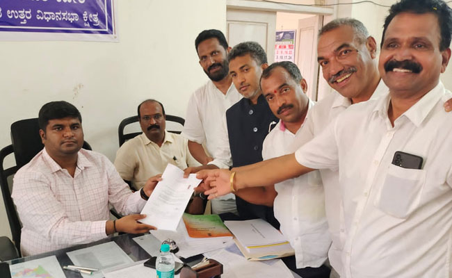 ಸುರತ್ಕಲ್: ಮಂಗಳೂರು ಉತ್ತರ ಕ್ಷೇತ್ರದ ಕಾಂಗ್ರೆಸ್ ಅಭ್ಯರ್ಥಿ ಇನಾಯತ್ ಅಲಿ ನಾಮಪತ್ರ ಸಲ್ಲಿಕೆ