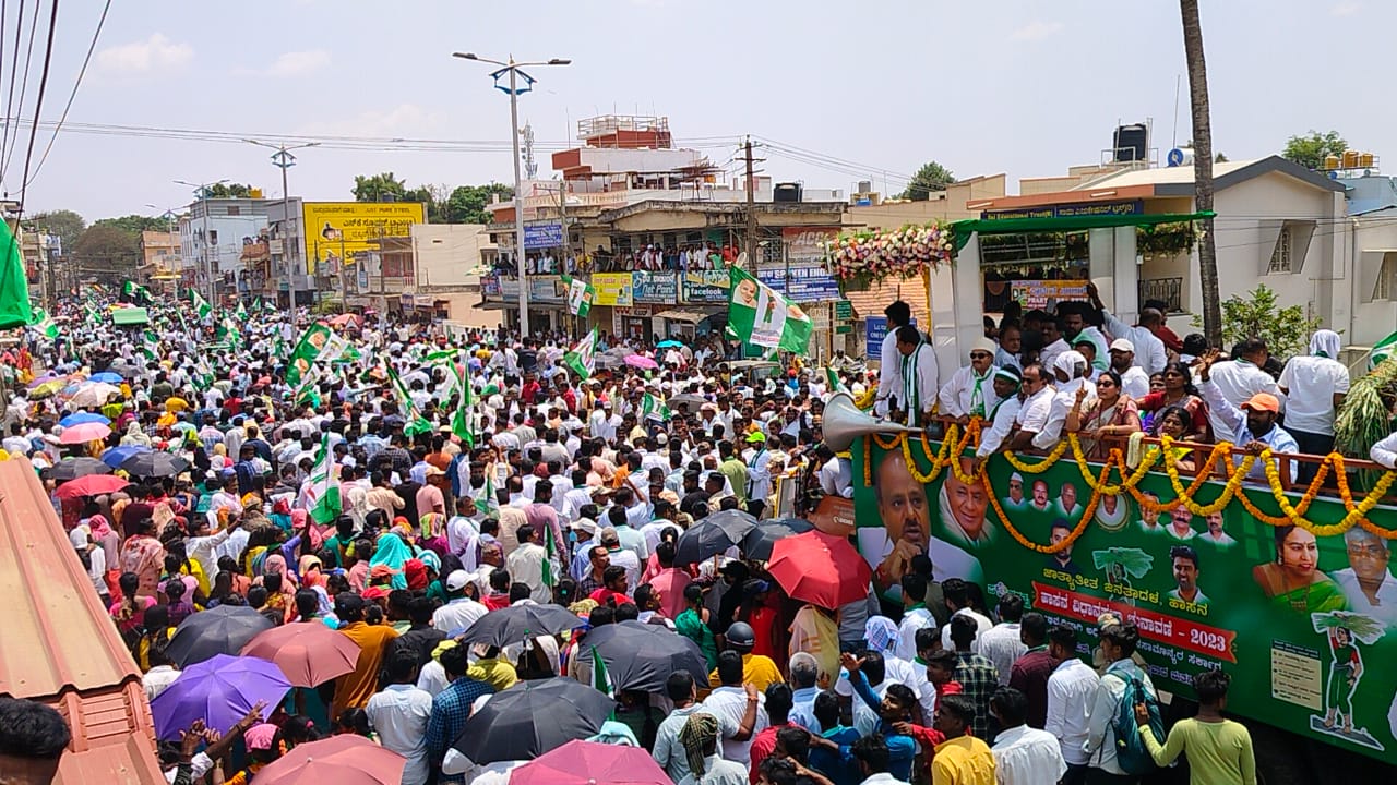 ಹಾಸನದಲ್ಲಿ ಒಗ್ಗಟ್ಟು ಪ್ರದರ್ಶಿಸಿದ ಜೆಡಿಎಸ್‌: ಬಿಜೆಪಿ ಸೋಲಿಸಿ, ಸ್ವರೂಪ್ ಗೆಲ್ಲಿಸುವಂತೆ ದೇವೇಗೌಡ ಕರೆ
