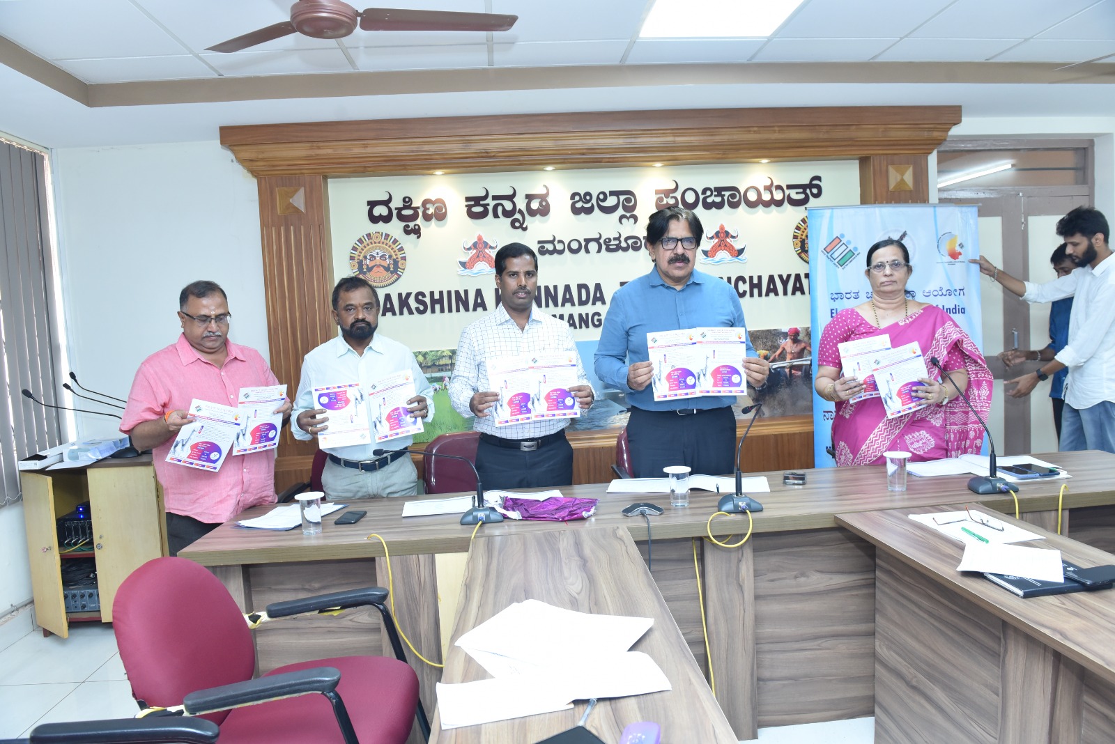 ಮಂಗಳೂರು: ಮತದಾನ ಅರಿವು ಮೂಡಿಸುವ ಬ್ರೌಷರ್ ಬಿಡುಗಡೆ