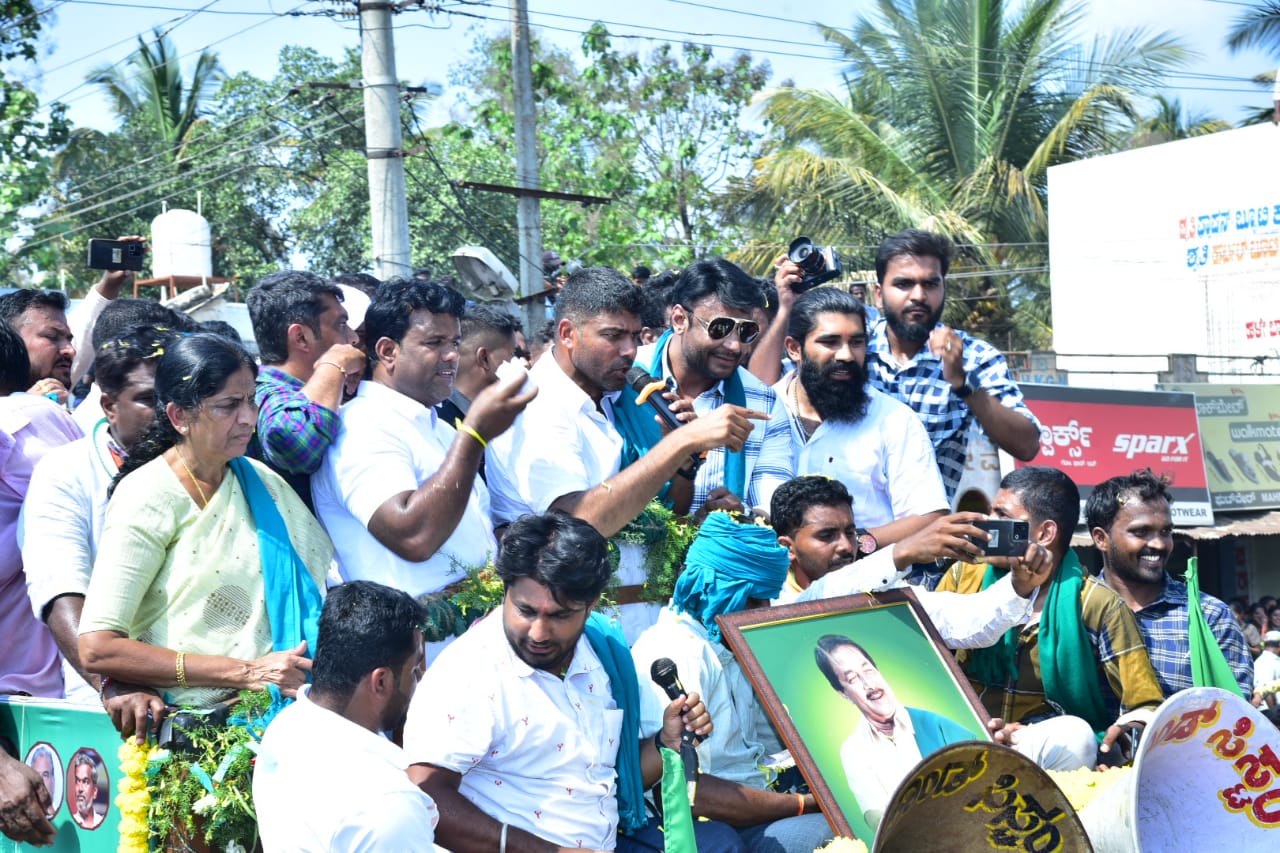 ಕಾಂಗ್ರೆಸ್–ರೈತ ಸಂಘ ಬೆಂಬಲಿತ ಅಭ್ಯರ್ಥಿ ದರ್ಶನ್ ಪುಟ್ಟಣ್ಣಯ್ಯ ನಾಮಪತ್ರ: ಸಾಹಿತಿ ದೇವನೂರು, ನಟ ದರ್ಶನ್ ಸಾಥ್