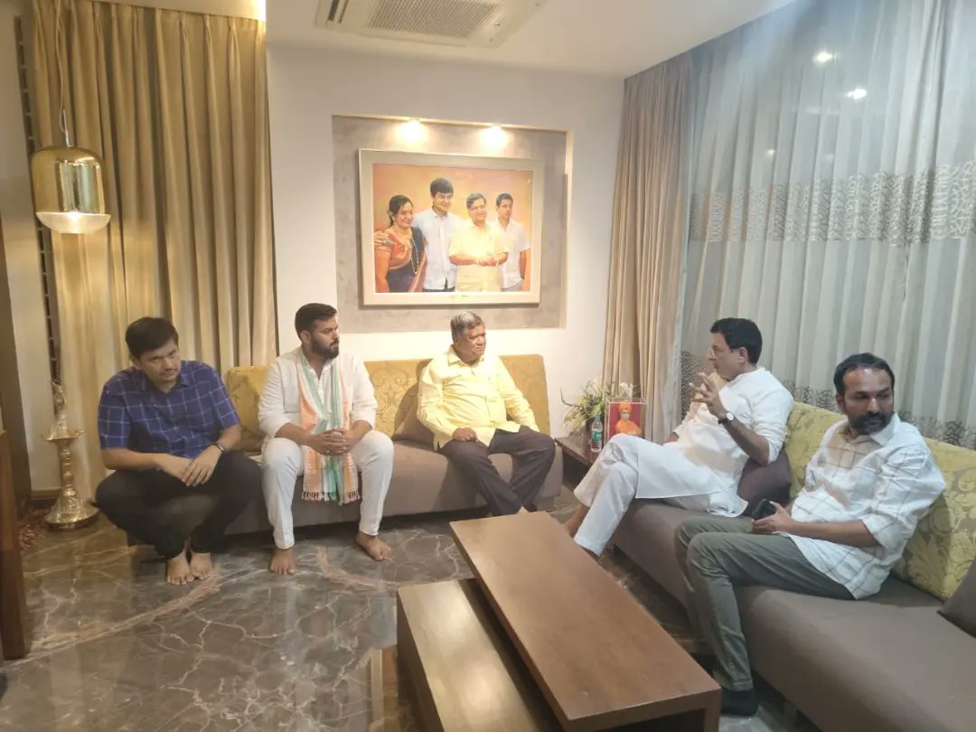 ಜಗದೀಶ್ ಶೆಟ್ಟರ್ ನಿವಾಸಕ್ಕೆ ಸುರ್ಜೆವಾಲಾ ಭೇಟಿ