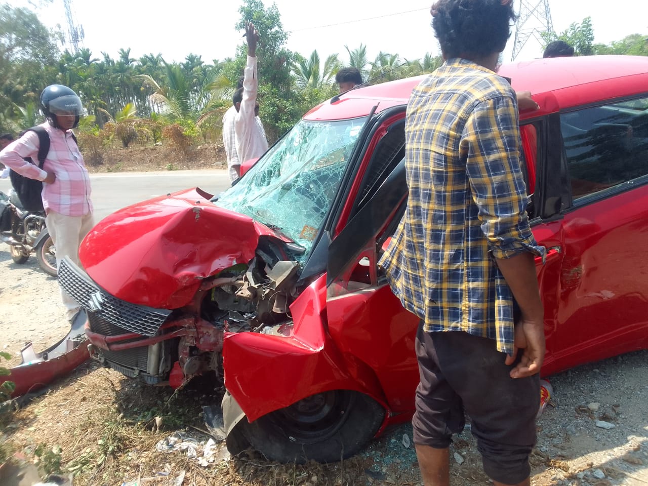 ತರೀಕೆರೆ | ಮರಕ್ಕೆ ಕಾರು ಢಿಕ್ಕಿ: ದಂಪತಿ ಸ್ಥಳದಲ್ಲೇ  ಮೃತ್ಯು, ಇಬ್ಬರು ಮಕ್ಕಳು ಗಂಭೀರ