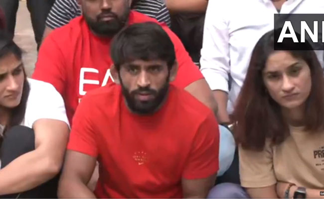 ನ್ಯಾಯ ಸಿಗೋವರೆಗೂ ಇಲ್ಲೇ ಊಟ, ಇಲ್ಲೇ ನಿದ್ದೆ..: ದಿಲ್ಲಿಯಲ್ಲಿ ಮತ್ತೆ ಧರಣಿ ಕೂತ ಕುಸ್ತಿಪಟುಗಳು