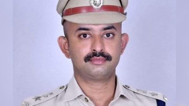 ಚುನಾವಣೆಯಲ್ಲಿ ಸಂಬಂಧಿಗಳ ಸ್ಪರ್ಧೆ: ದಾವಣಗೆರೆ ಎಸ್ಪಿ ಸೇರಿ ಇಬ್ಬರು ಐಪಿಎಸ್ ಅಧಿಕಾರಿಗಳ ವರ್ಗಾವಣೆ