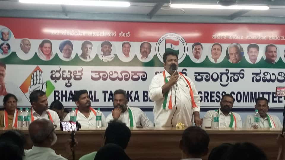 ಭಟ್ಕಳ: ಬಿಜೆಪಿಯಿಂದ ಕಾಂಗ್ರೆಸ್ ಪಕ್ಷಕ್ಕೆ ಸೇರ್ಪಡೆ ಕಾರ್ಯಕ್ರಮ