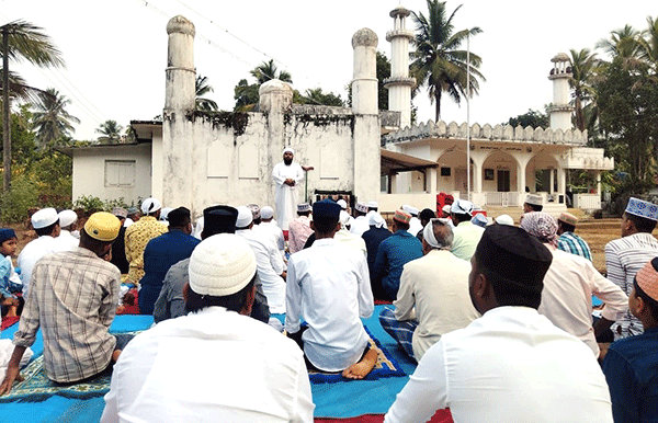 ಹೆನ್ನಾಬೈಲ್ ನಲ್ಲಿ ಸಂಭ್ರಮದ ಈದುಲ್ ಫಿತ್ರ್ ಆಚರಣೆ