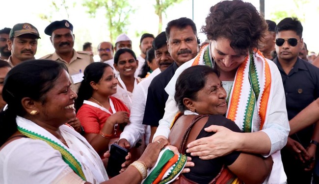 ರಾಜ್ಯದ ಜನರಿಗೆ ಮೋದಿ ಆಶೀರ್ವಾದ ಬೇಡ; ಬಸವಣ್ಣ, ಕುವೆಂಪು ಆಶೀರ್ವಾದ ಸಾಕು: ಪ್ರಿಯಾಂಕಾ ಗಾಂಧಿ ತಿರುಗೇಟು