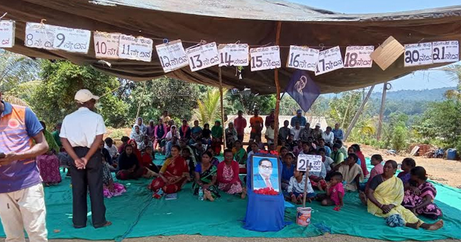 30ನೇ ದಿನಕ್ಕೆ ಕಾಲಿಟ್ಟ ಪಾಲೇಮಾಡು ನಿವಾಸಿಗಳ ಧರಣಿ; ನಾಳೆಯಿಂದ ಅರೆಬೆತ್ತಲೆ ಪ್ರತಿಭಟನೆಗೆ ನಿರ್ಧಾರ