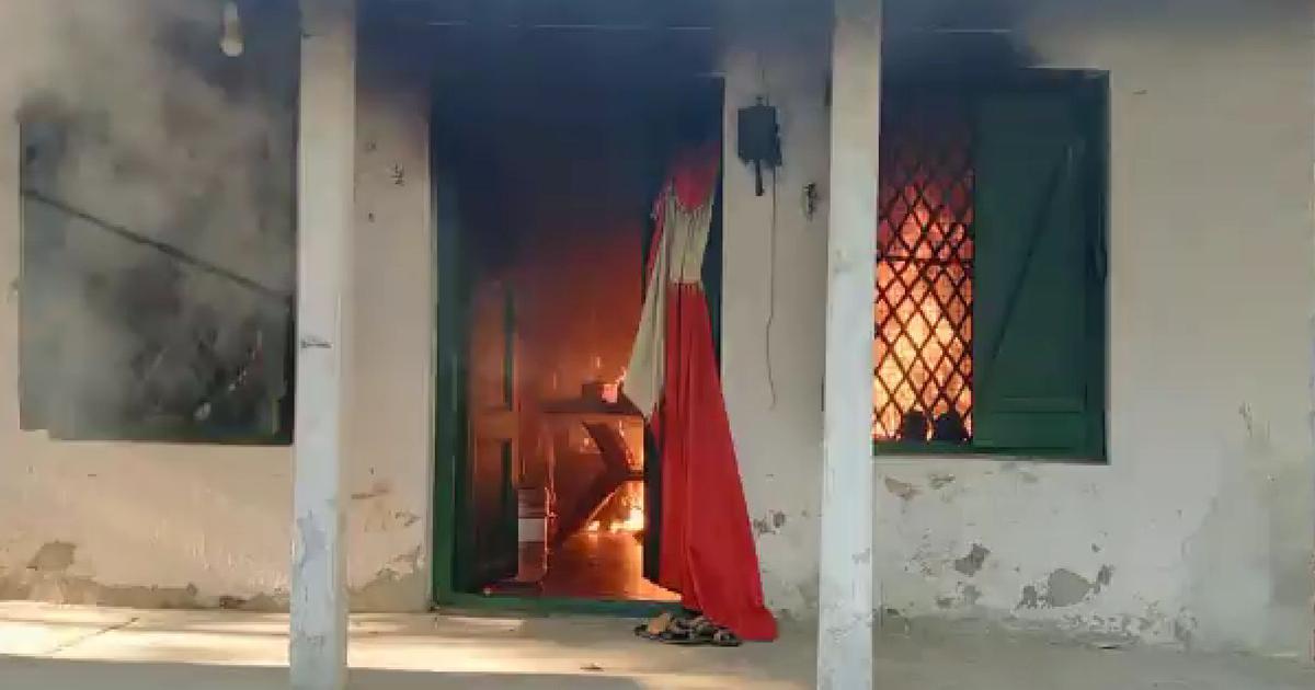 ಪಶ್ಚಿಮಬಂಗಾಳ: ಬಾಲಕಿ ಸಾವು; ಪೊಲೀಸ್ ಠಾಣೆಗೆ ಬೆಂಕಿ ಹಚ್ಚಿದ ಪ್ರತಿಭಟನಕಾರರು