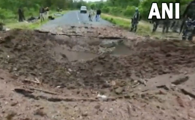 ಮಾವೋವಾದಿಗಳಿಂದ ಐಇಡಿ ಸ್ಫೋಟ;  10 ಮಂದಿ ಪೊಲೀಸರು, ಚಾಲಕ ಮೃತ್ಯು