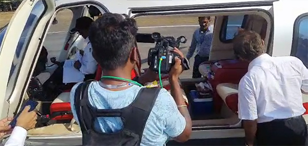 ಉಡುಪಿ: ರಾಹುಲ್ ಗಾಂಧಿ ಆಗಮಿಸಿದ ಹೆಲಿಕಾಪ್ಟರ್ ತಪಾಸಣೆ ನಡೆಸಿದ ಅಧಿಕಾರಿಗಳು