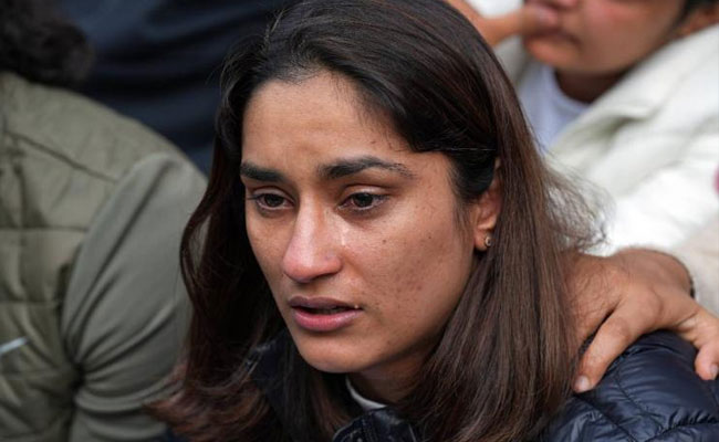 ನೀವೆಲ್ಲ ಯಾಕೆ ಮೌನವಾಗಿದ್ದೀರಿ, ನಿಮಗೆ ಅಷ್ಟೊಂದು ಭಯವೇ?: ಖ್ಯಾತ ಕ್ರಿಕೆಟಿಗರನ್ನು ಪ್ರಶ್ನಿಸಿದ ವಿನೇಶ್ ಫೋಗಟ್