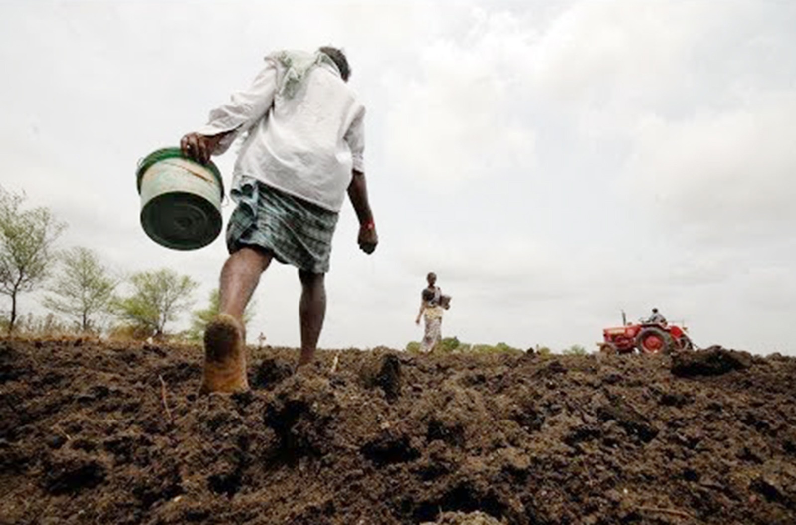 ರೈತರ ಹಕ್ಕೊತ್ತಾಯಗಳು:ಸಂತೆಗೆ ಮೂರು ಮೊಳ