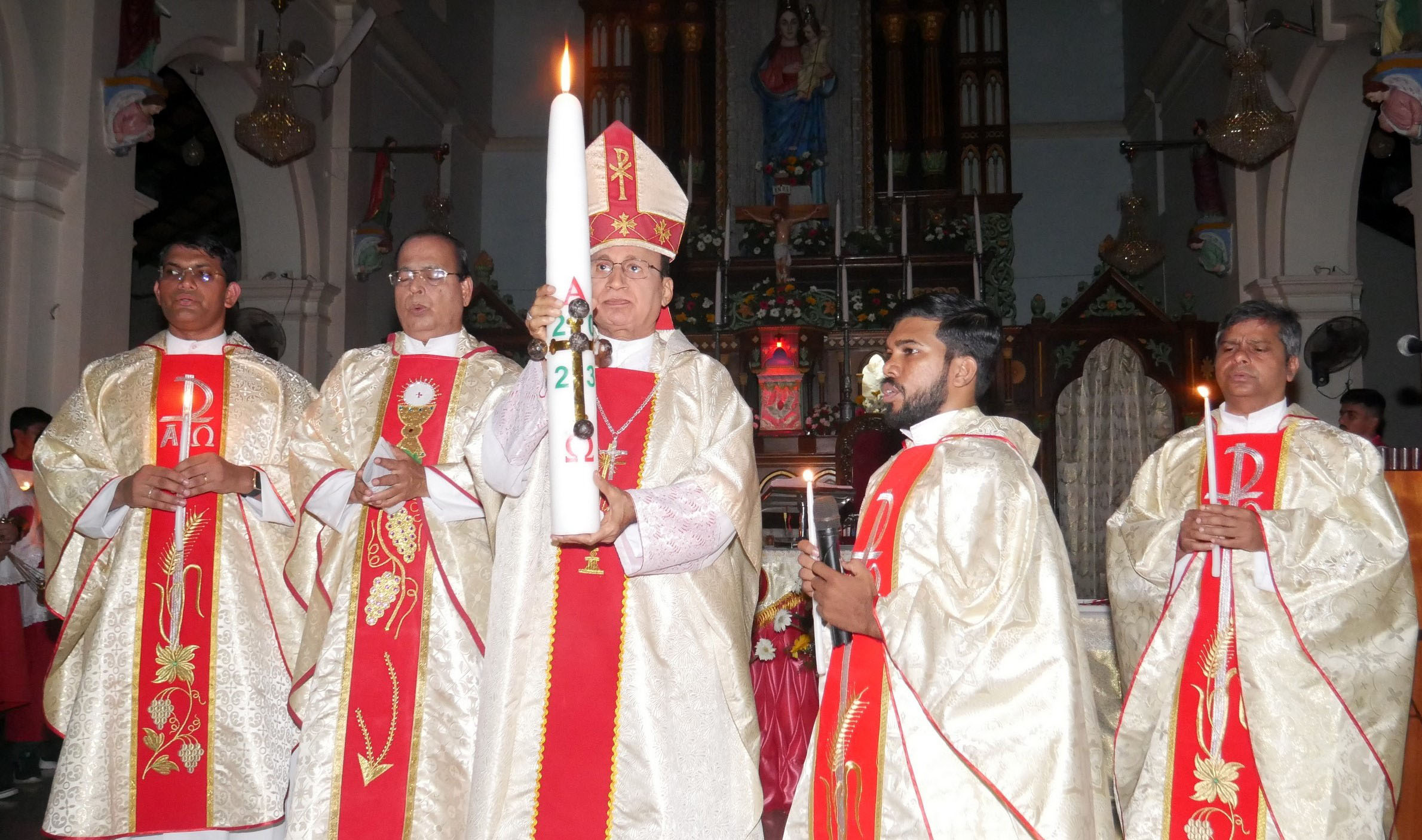 ಉಡುಪಿ ಜಿಲ್ಲೆಯಾದ್ಯಂತ ವೈಭವದ ಪಾಸ್ಕ ಜಾಗರಣೆ
