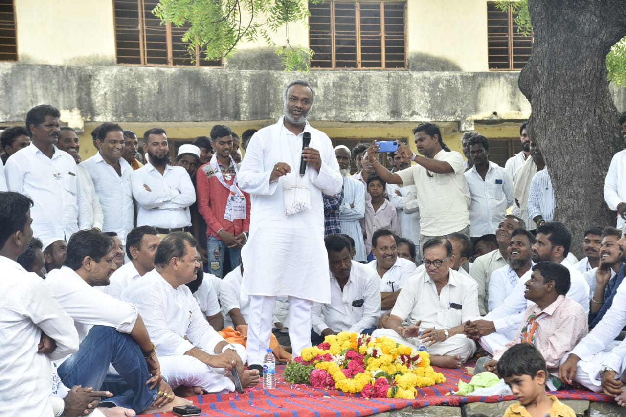 ಚಿತ್ತಾಪುರದಲ್ಲಿ ಈ ಬಾರಿ ಪ್ರಿಯಾಂಕ್ V/S ಮೋದಿ, ಶಾ,ಆದಿತ್ಯನಾಥ್ ನಡುವಿನ ಚುನಾವಣೆ: ಪ್ರಿಯಾಂಕ್ ಖರ್ಗೆ