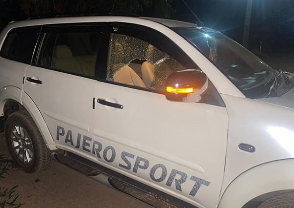 ಬೆಳ್ತಂಗಡಿ: ಕಾಂಗ್ರೆಸ್ ಮುಖಂಡ ಸಂಚರಿಸುತ್ತಿದ್ದ ಕಾರಿಗೆ ದುಷ್ಕರ್ಮಿಗಳಿಂದ ಕಲ್ಲು ತೂರಾಟ