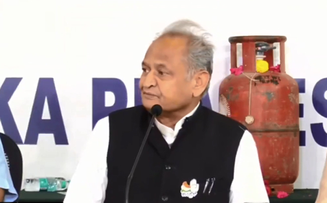 ನಿಮ್ಮ ಕುಟುಂಬದ ಸ್ಥಿತಿ, ಬೆಲೆ ಏರಿಕೆ ನೋಡಿ ಮತ ಹಾಕಿ: ರಾಜಸ್ಥಾನ ಸಿಎಂ ಅಶೋಕ್ ಗೆಹ್ಲೋಟ್