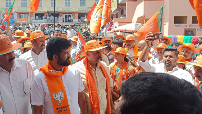 ಮಡಿಕೇರಿಗೆ ಅರಕಲಗೂಡು, ವಿರಾಜಪೇಟೆಗೆ ಬೆಂಗಳೂರಿನಿಂದ ಅಭ್ಯರ್ಥಿಗಳನ್ನು ಅಮದು ಮಾಡಿಕೊಂಡ ಕಾಂಗ್ರೆಸ್: ಪ್ರತಾಪ್‍ಸಿಂಹ