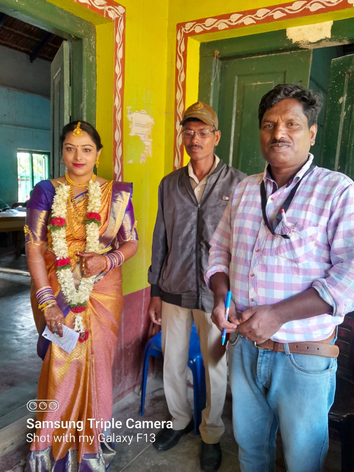 ಮೂಡಿಗೆರೆ: ಮದುವೆಗೂ ಮುನ್ನ ಮತದಾನದಲ್ಲಿ ಪಾಲ್ಗೊಂಡ ನವವಧು