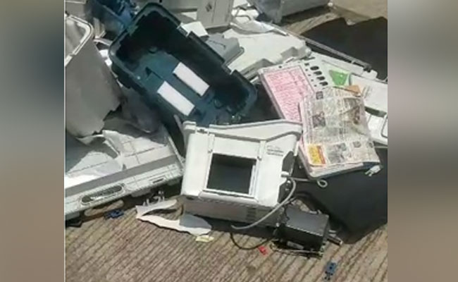 ವಿಜಯಪುರ| ಇವಿಎಂ ಮತಯಂತ್ರ ಸಾಗಾಟ ಶಂಕೆ: ಕಾಯ್ದಿಟ್ಟ ಮತಯಂತ್ರ ಒಡೆದು ಹಾಕಿದ ಮಸಬನಾಳ ಗ್ರಾಮಸ್ಥರು