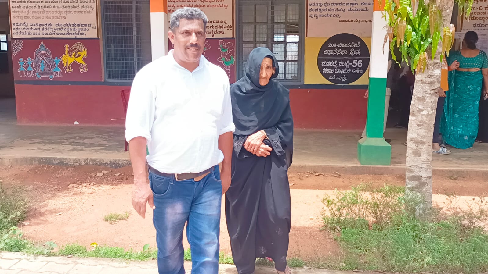 ಮಡಿಕೇರಿ: ಅಂಚೆ ಮತದಾನ ನಿರಾಕರಿಸಿ ಮತಗಟ್ಟೆಯಲ್ಲೇ ಮತದಾನ ಮಾಡಿದ 90 ವರ್ಷದ ವೃದ್ಧೆ