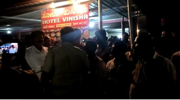 ನಕಲಿ ಮತದಾನ ಆರೋಪ | ಮಿಯ್ಯಾರಿನಲ್ಲಿ ಪೊಲೀಸ್-ಕಾಂಗ್ರೆಸ್ ಮಧ್ಯೆ ವಾಗ್ವಾದ: ಸುನೀಲ್ ಕುಮಾರ್ ವಿರುದ್ಧ ಘೋಷಣೆ